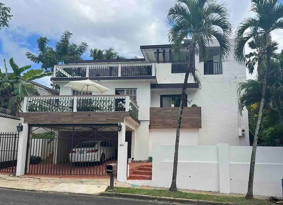 Private Rooms In Duplex Home W 4 Baths Fq Beds 1-3Ppl サンジョアン 0*,  プエルトリコ