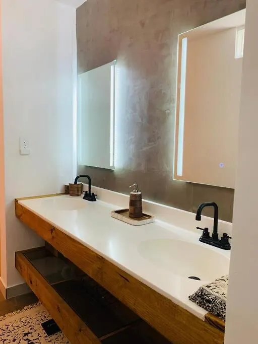 Private Rooms In Duplex Home W 4 Baths Fq Beds 1-3Ppl サンジョアン 0*,