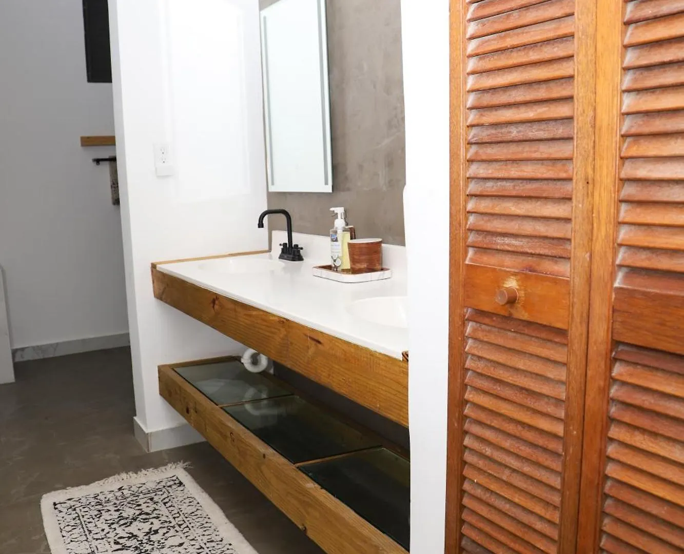Private Rooms In Duplex Home W 4 Baths Fq Beds 1-3Ppl サンジョアン ホームステイ
